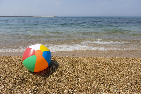 Renkli plaj topu — Stok fotoğraf