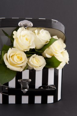 Dekoratif beyaz güller