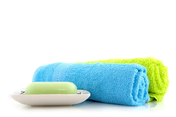 Красочные полотенца с мылом — стоковое фото