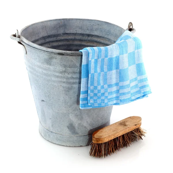 Zinek kbelík s čistícím kartáčem — Stock fotografie