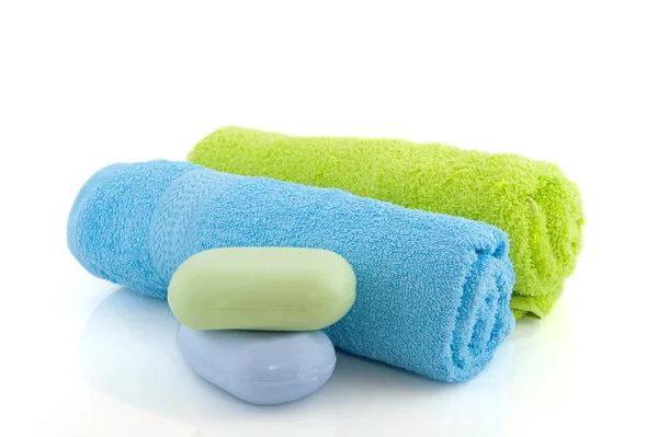 Красочные полотенца с мылом — стоковое фото