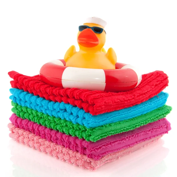 Skládané ručníky s u bazénu — Stock fotografie