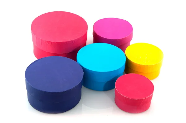 Цветные круглые коробки — стоковое фото