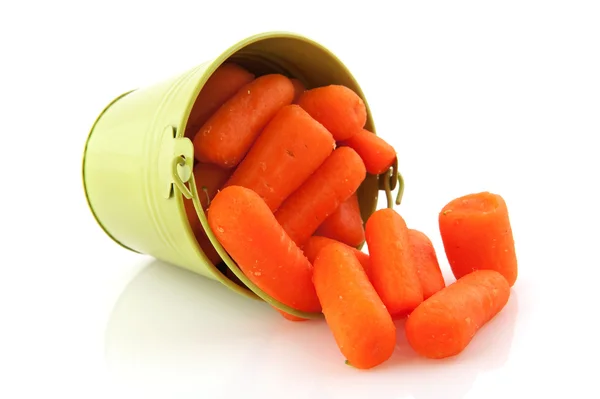Cubo de zanahorias frescas — Foto de Stock