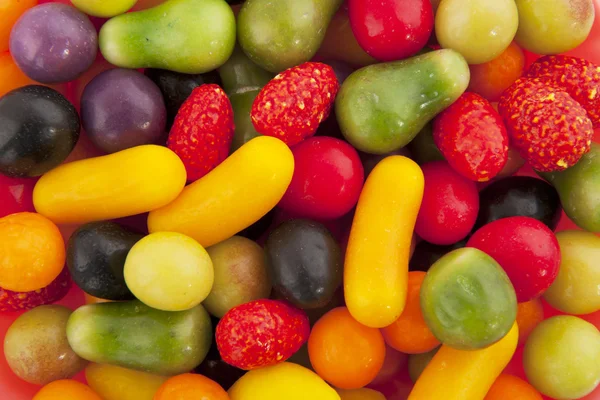 Красочные конфеты в форме фруктов — стоковое фото