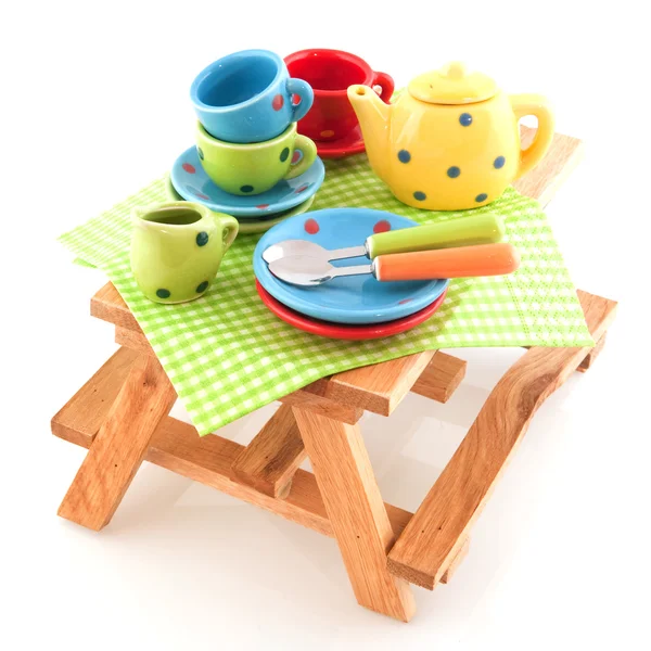 Fából készült piknik asztallal, edények — Stock Fotó