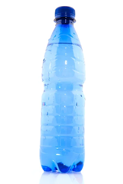 Wasser aus Plastikflaschen — Stockfoto