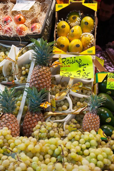 Magasin de fruits à Paris — Photo