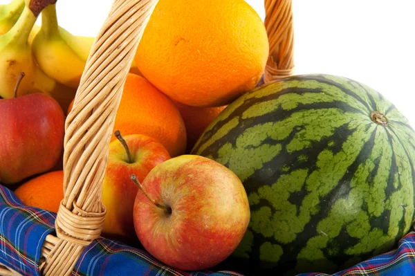 Veselá košík s ovocem — Stock fotografie