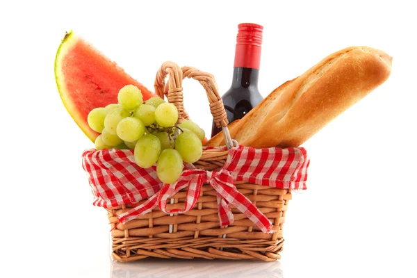 Picnic basket with food — Stock Photo, Image