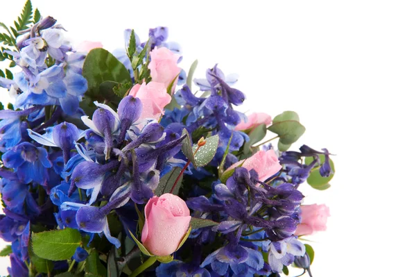 Blauwe en roze bloemboeket — Stockfoto
