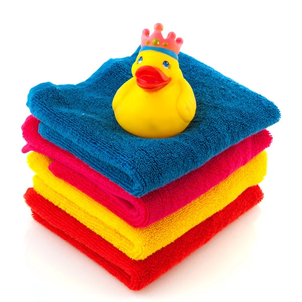 Kleurrijke handdoeken met bad eend — Stockfoto