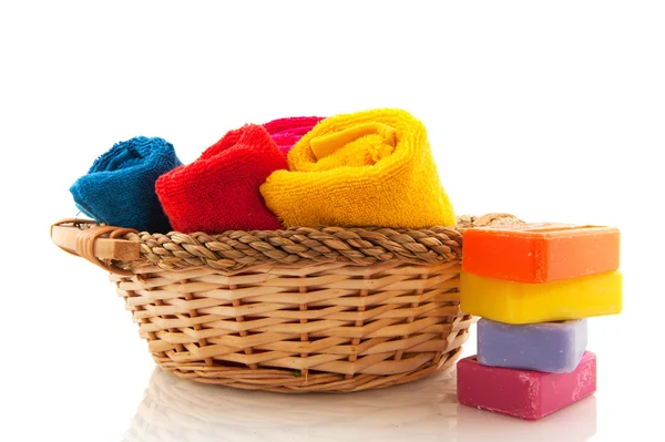 Asciugamani e sapone arrotolati — Foto Stock