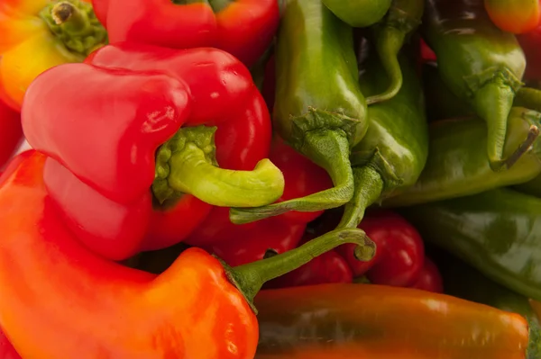 Roter und grüner Paprika — Stockfoto