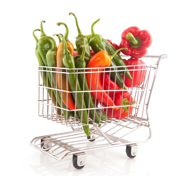 Nákupní košík se zeleninou — Stock fotografie