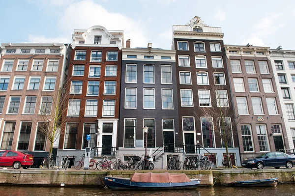 Kanał w Amsterdamie — Zdjęcie stockowe