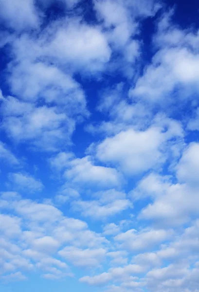 Vertikale Wolkenlandschaft — Stockfoto