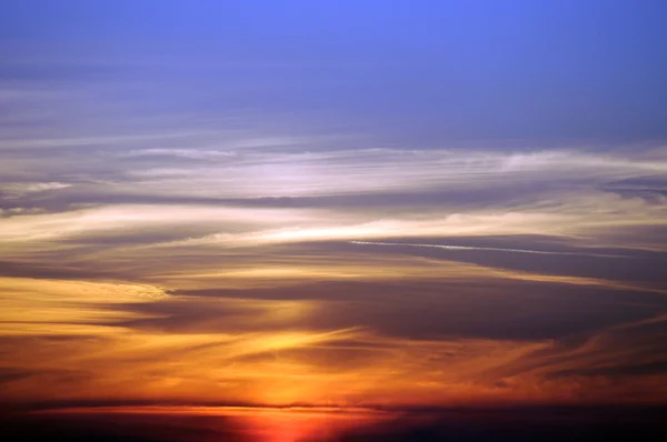 Mavi-kırmızı gökyüzü — Stok fotoğraf