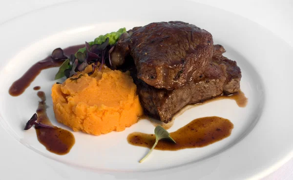 Sirloin Steak with Sweet Potato Mash — Stock Photo, Image
