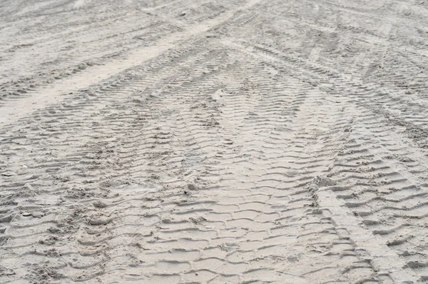 Tire tracks on the beach; nature background; shallow dof — Stock Photo, Image