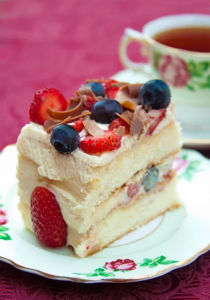 Berry spons cake met selectieve aandacht Rechtenvrije Stockfoto's