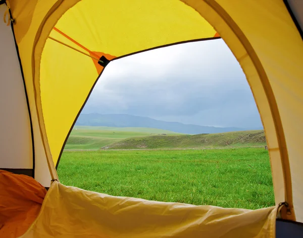 Kind from tent — Stock Photo, Image
