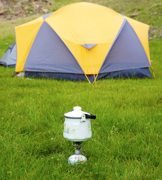 Kamp çaydanlığı koyayım gaz — Stok fotoğraf