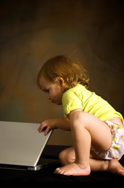 Small girl works — Stock Photo, Image