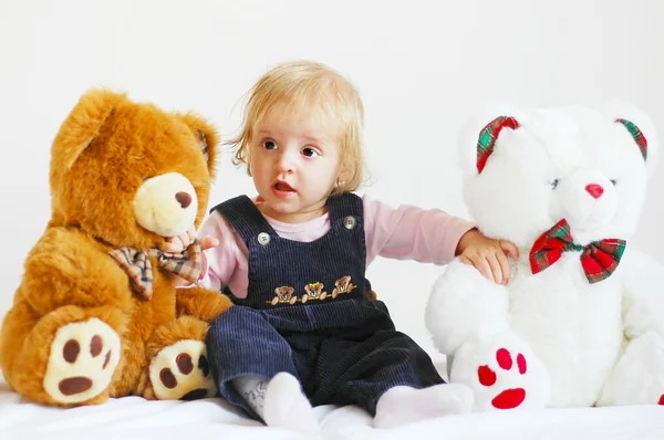 Meisje en beren — Stockfoto