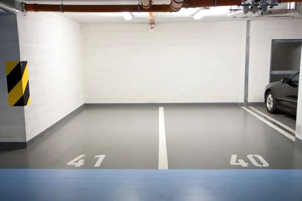 Parking dans garage souterrain — Photo