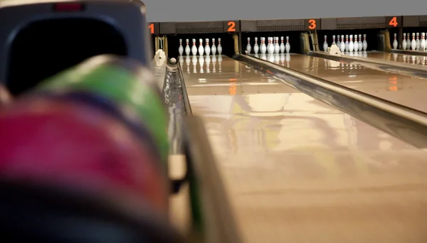 Giocare a bowling — Foto Stock