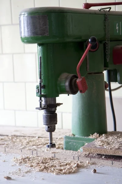 Uso de máquinas en carpintería — Foto de Stock
