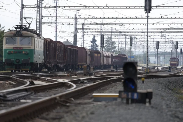 Spoorweg track met treinen — Stockfoto