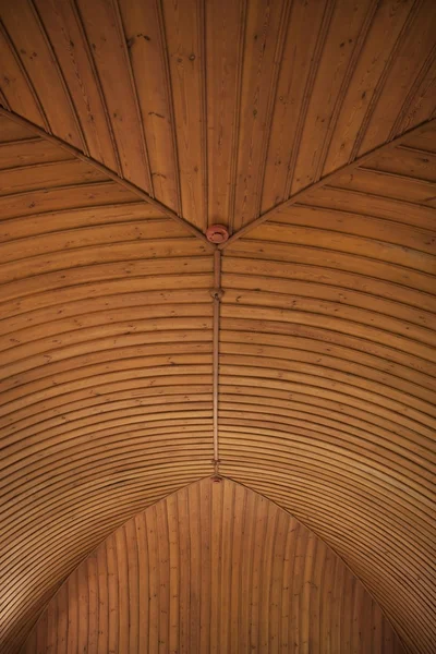 Деревянный потолок — стоковое фото