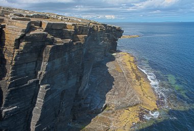 kayalar ve kayalıklarla, orkney Adaları - hdr görüntüsü