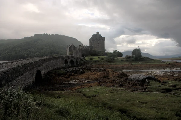 Castelo de Donan de Eilean escuro - imagem HDR Fotografias De Stock Royalty-Free