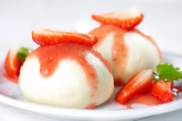 Dumplings med jordgubb - kloss — Stockfoto