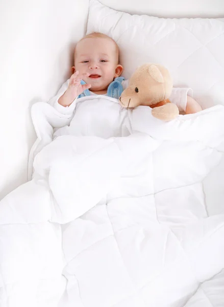 Bebé con peluche —  Fotos de Stock