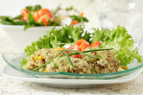 Gezonde voeding - rijst en groenten salades — Stockfoto