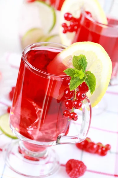 Refreshing summer ice tea — Stock Photo, Image