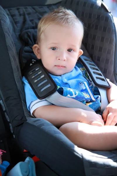 Bebê no assento do carro — Fotografia de Stock