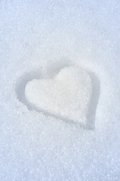 Coeur sur la neige — Photo