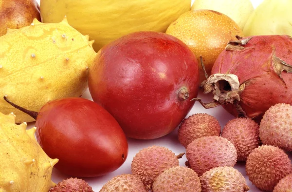 Тропічні фрукти та овочі — стокове фото