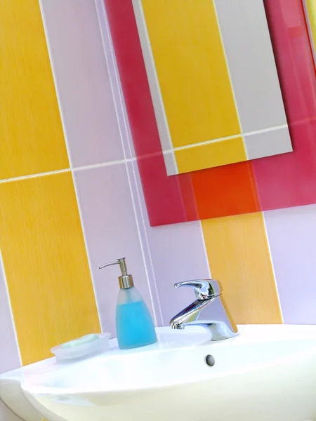 インテリアの浴室の洗面器 — ストック写真
