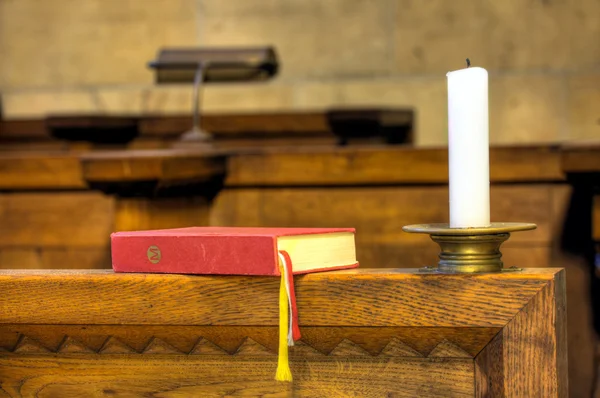 Detail of hymnal and candle — Stock Photo, Image