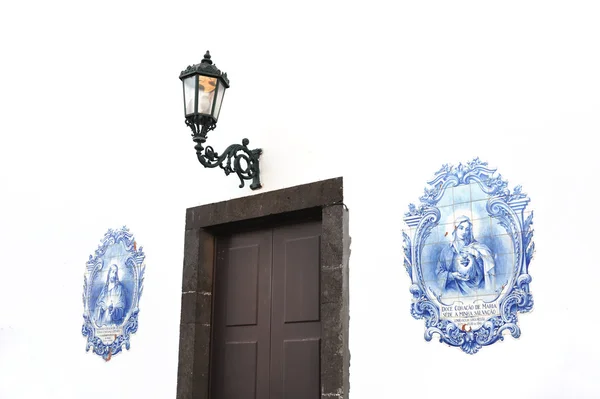 Azulejos - portugisiska glaserade plattor, kyrka, Caniço, madeira, portuga — Stockfoto