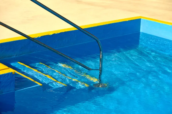 Yüzme Havuzu - ayrıntılı adımlar — Stok fotoğraf