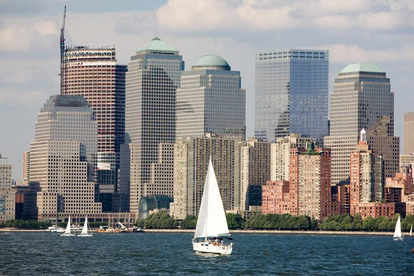 Horisont av New York City med Hudsonfloden — Stockfoto