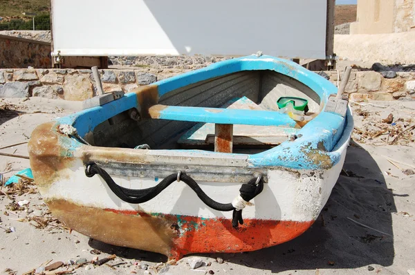 stock image A boat on the beach, with snorkel gear