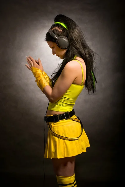 Girl in yellow - cybergoth style — Stock Photo, Image